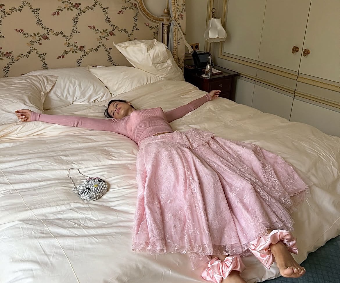 ABBOUDHABITS editorial - robe rose
